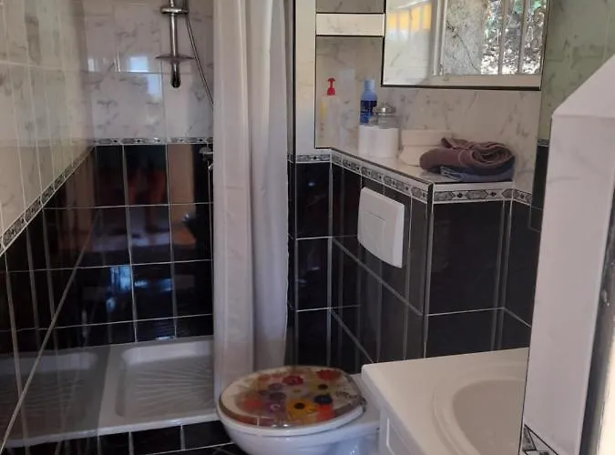 Lacustra